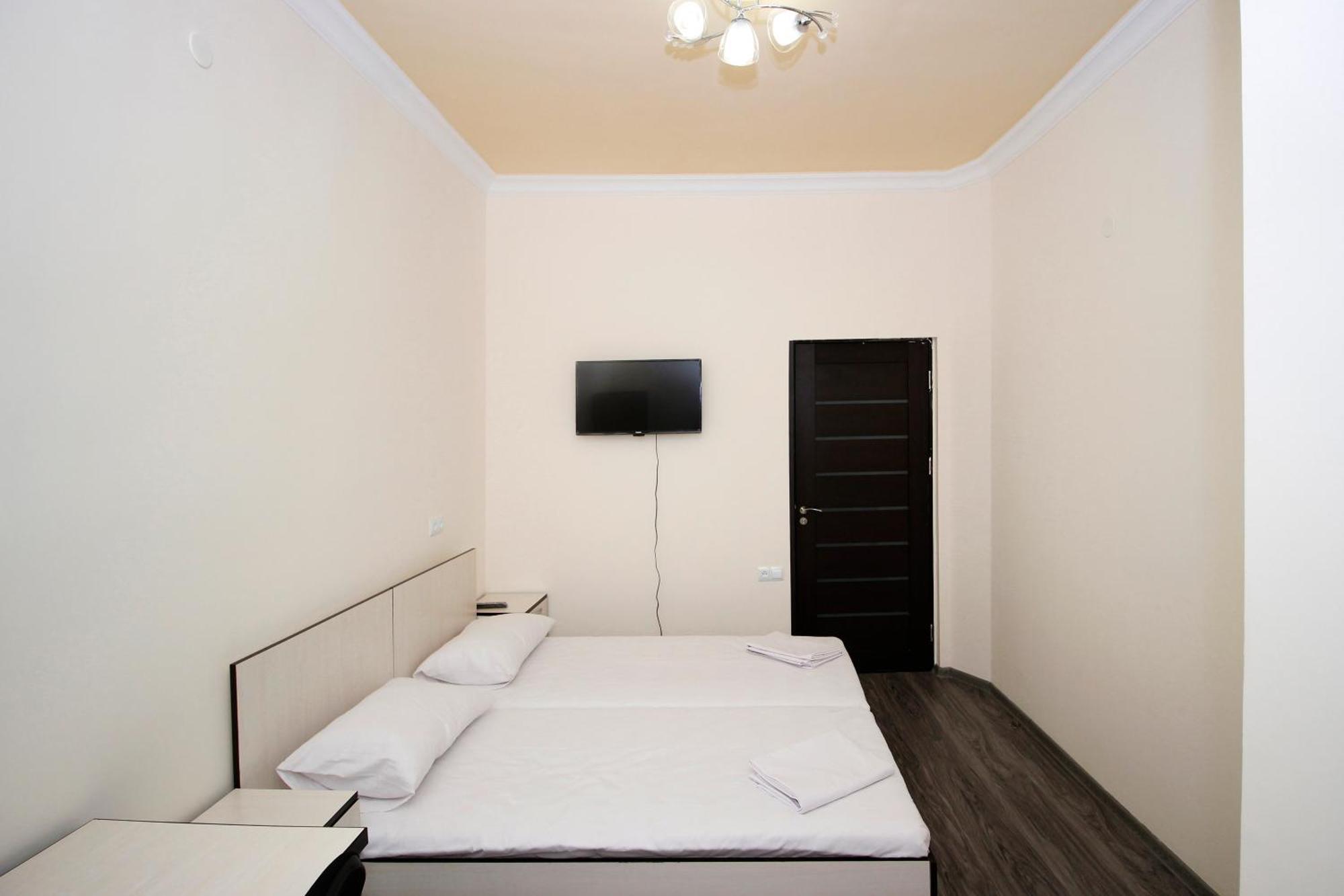 Hotel Victoria 耶烈万 外观 照片