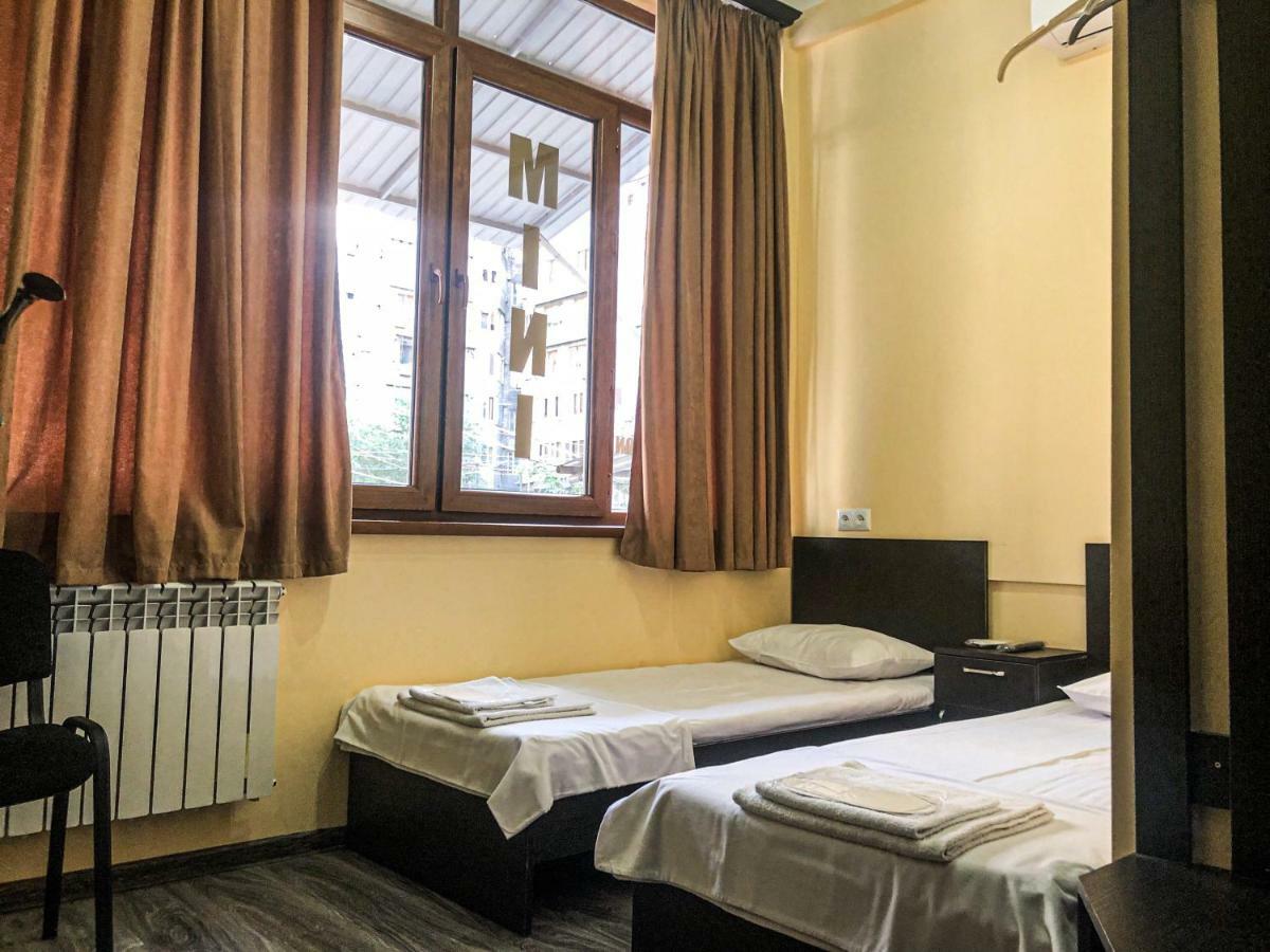 Hotel Victoria 耶烈万 外观 照片