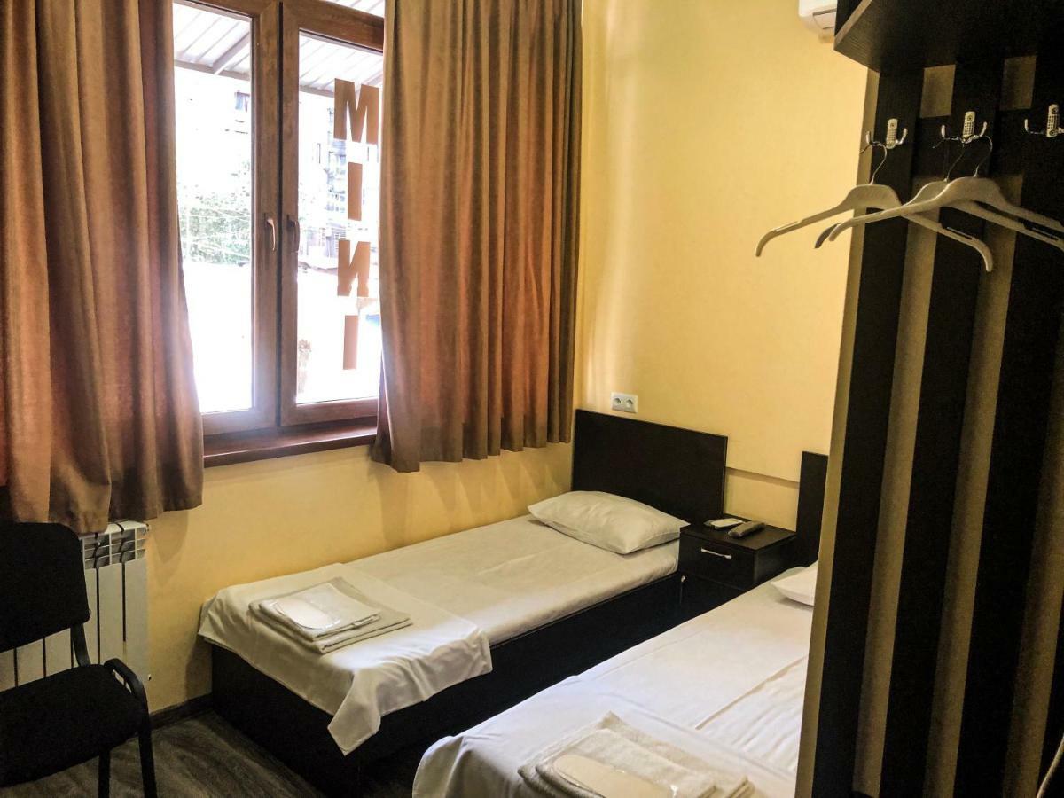 Hotel Victoria 耶烈万 外观 照片